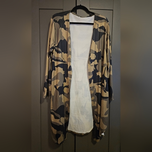 π©·5/$25π©· Green Camo, Open Front Cardigan - Plus Size 16 - Picture 12 of 12